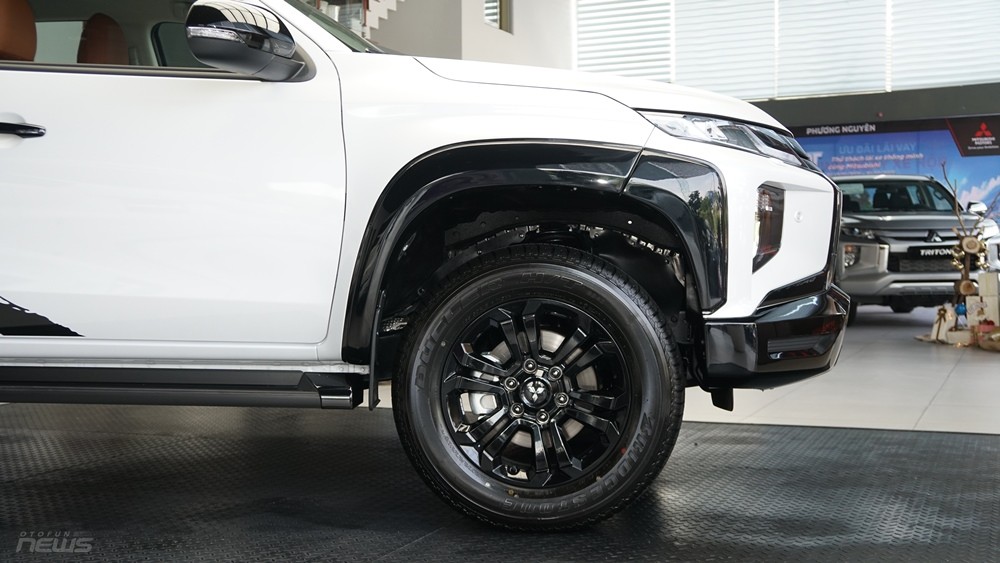Cận cảnh Mitsubishi Triton Athlete