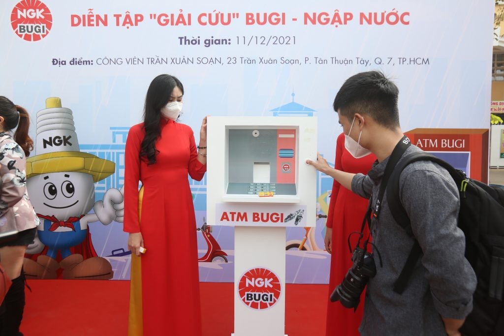 NGK Việt Nam triển khai mô hình ATM Bugi NGK Việt Nam triển khai mô hình ATM Bugi