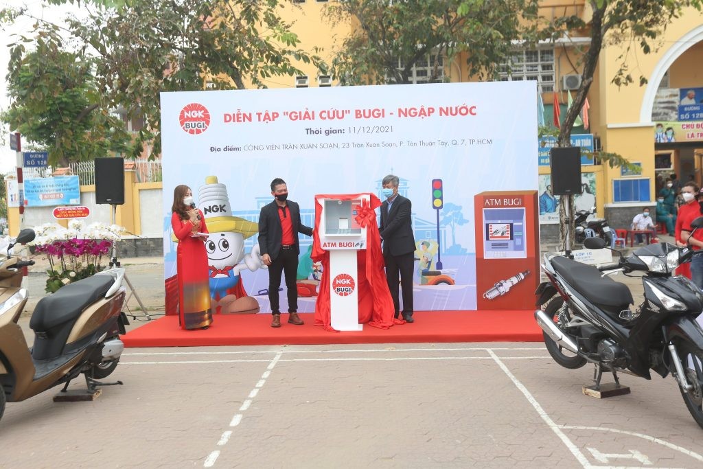 NGK Việt Nam triển khai mô hình ATM Bugi NGK Việt Nam triển khai mô hình ATM Bugi