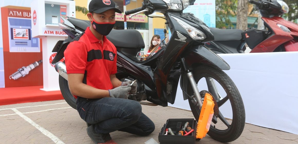 NGK Việt Nam triển khai mô hình ATM Bugi NGK Việt Nam triển khai mô hình ATM Bugi