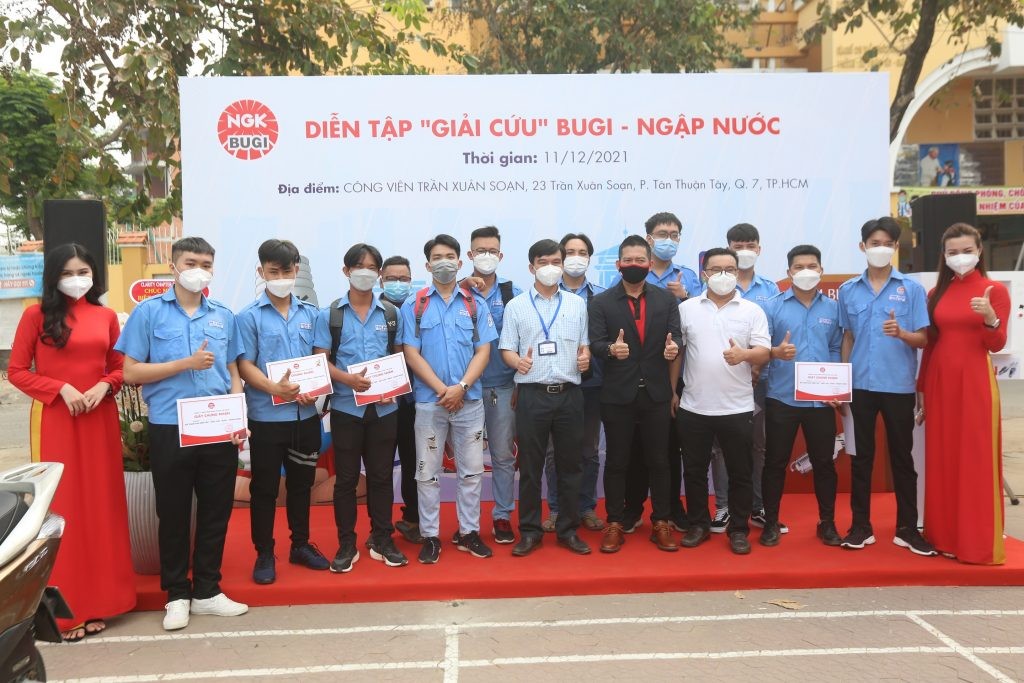 NGK Việt Nam triển khai mô hình ATM Bugi NGK Việt Nam triển khai mô hình ATM Bugi