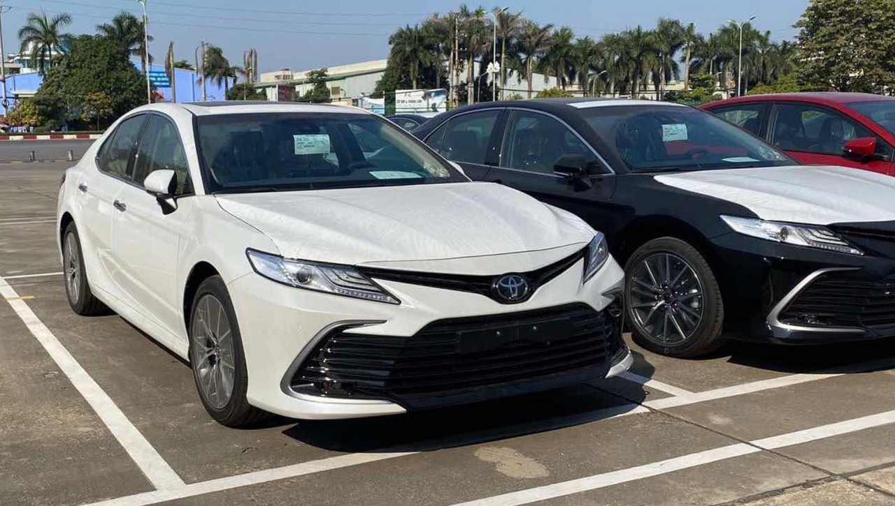 Toyota Camry 2022 sẽ được ra mắt vào ngày 17/12