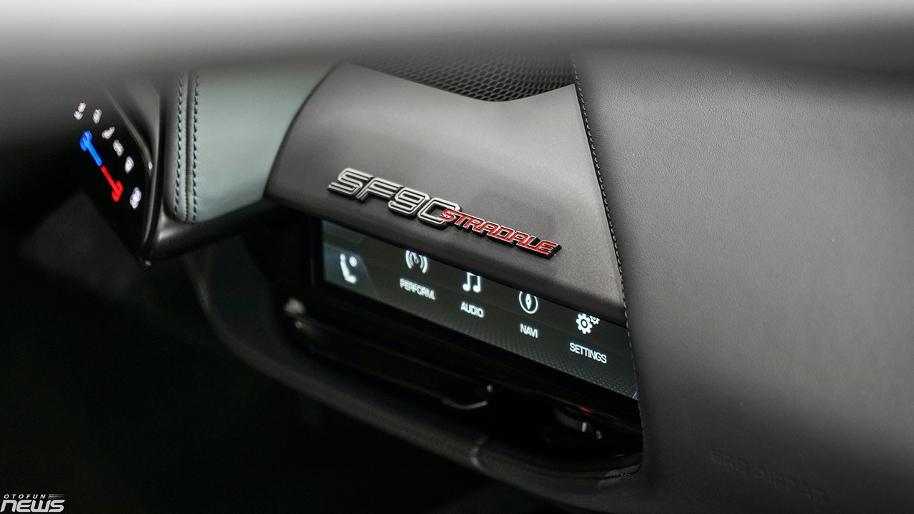 Chi tiết Ferrari SF90 Stradale màu xanh dương giá 37 tỷ đồng tại Việt Nam
