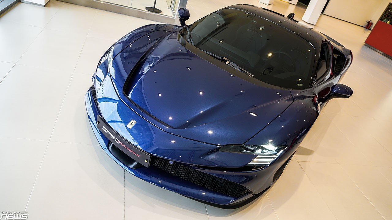 Chi tiết Ferrari SF90 Stradale màu xanh dương giá 37 tỷ đồng tại Việt Nam