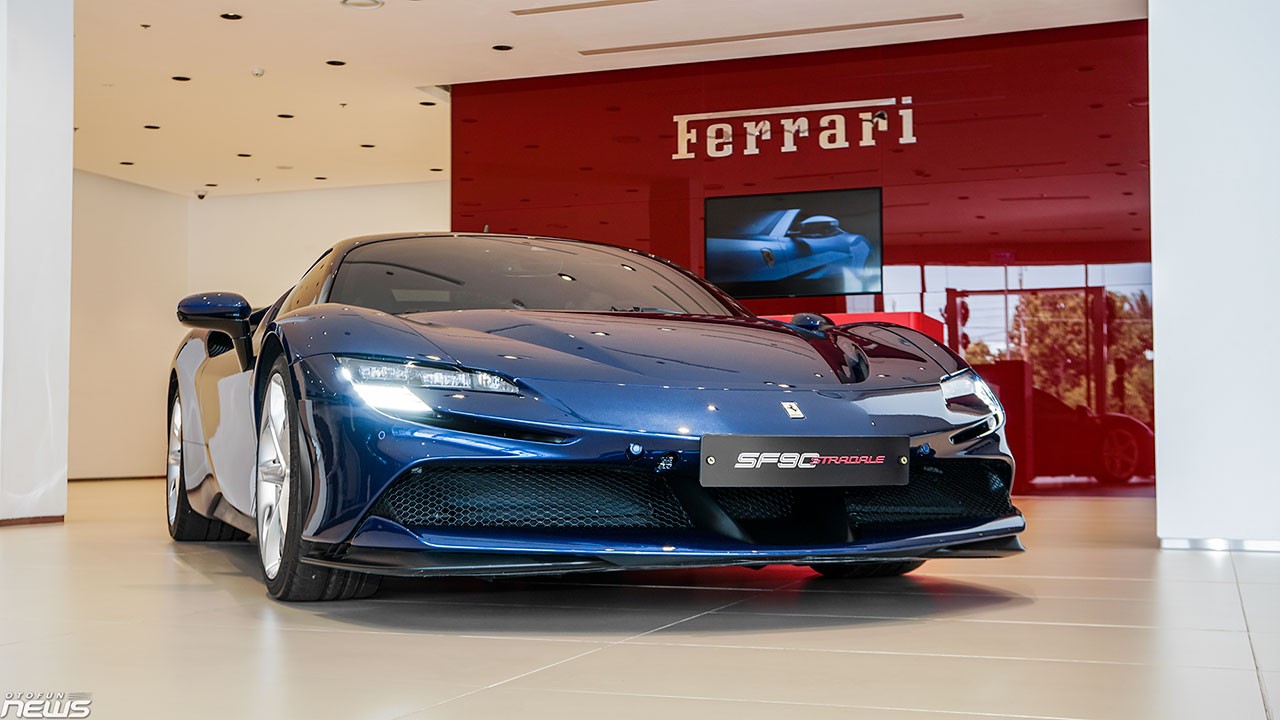 Chi tiết Ferrari SF90 Stradale màu xanh dương giá 37 tỷ đồng tại Việt Nam
