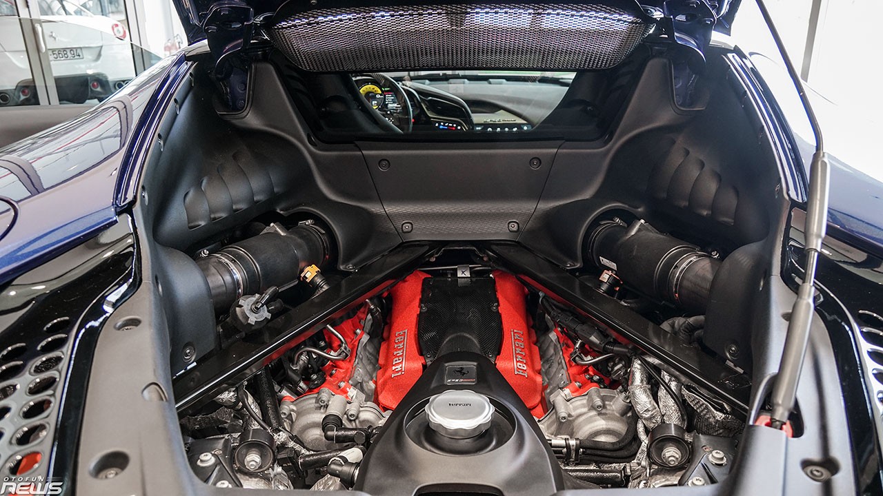 Chi tiết Ferrari SF90 Stradale màu xanh dương giá 37 tỷ đồng tại Việt Nam