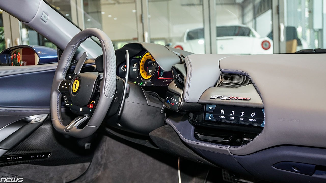 Chi tiết Ferrari SF90 Stradale màu xanh dương giá 37 tỷ đồng tại Việt Nam