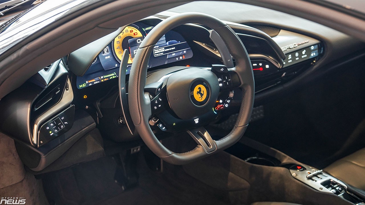 Chi tiết Ferrari SF90 Stradale màu xanh dương giá 37 tỷ đồng tại Việt Nam