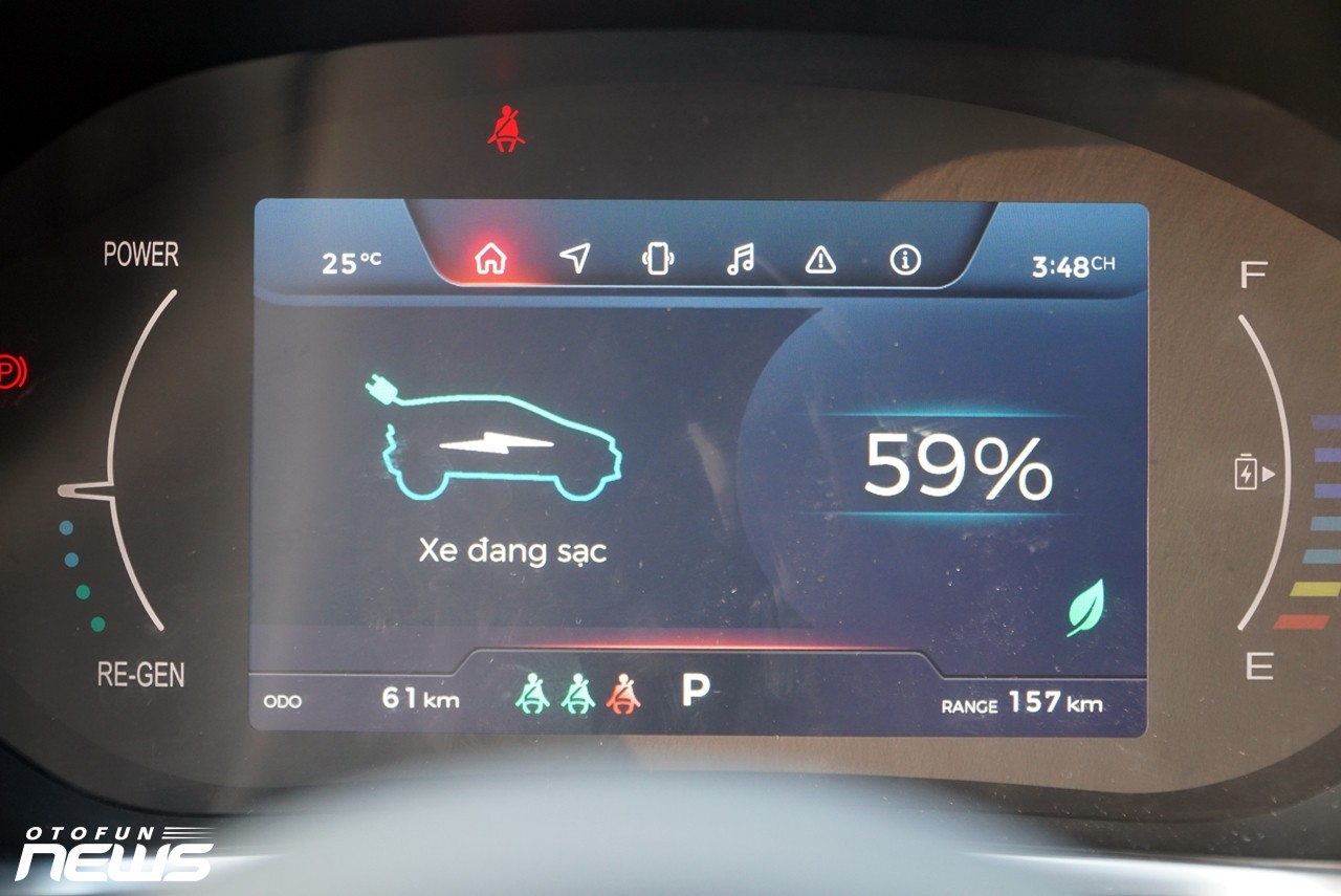 Cận cảnh trạm sạc nhanh ô tô điện VinFast VF e34