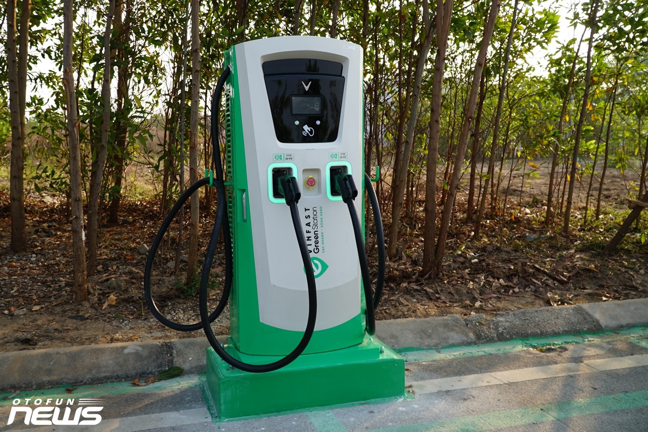 Cận cảnh trạm sạc nhanh ô tô điện VinFast VF e34
