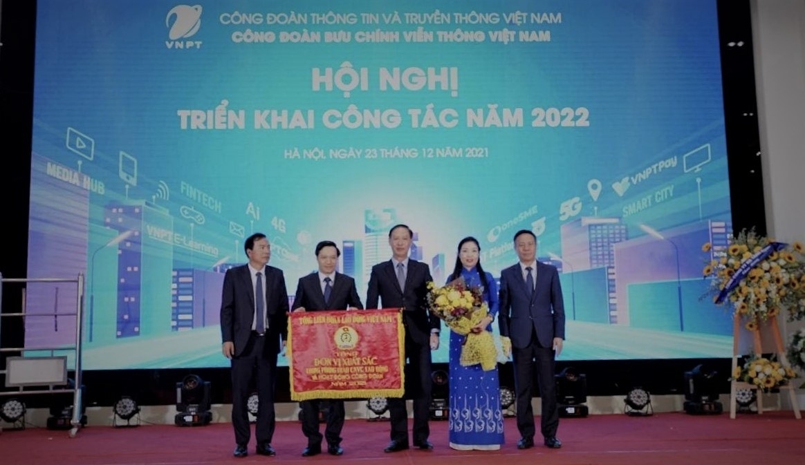 Đơn vị xuất sắc trong phong trào công nhân và hoạt động Công đoàn Đơn vị xuất sắc trong phong trào công nhân và hoạt động Công đoàn