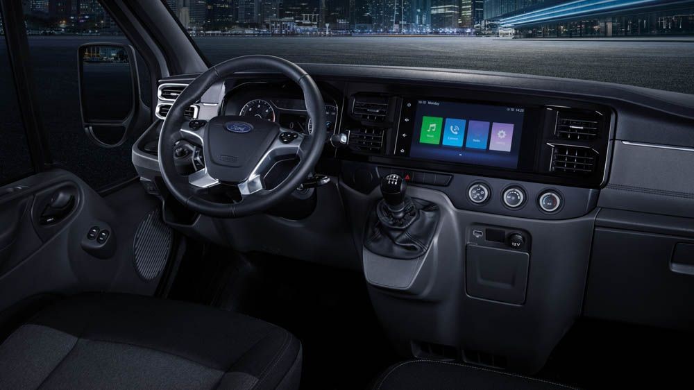 Ford Transit 2022 ra mắt tại Việt Nam, giá 845 triệu đồng