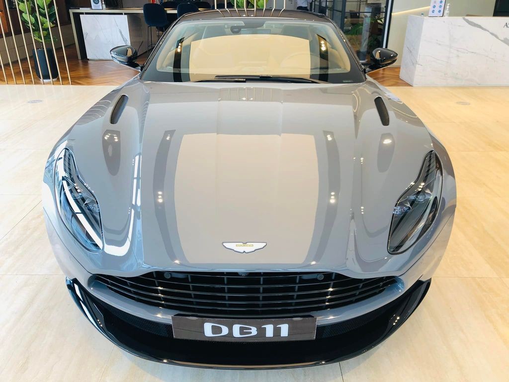Aston Martin DB11 màu xám China có mặt tại Việt Nam Aston Martin DB11 màu xám China có mặt tại Việt Nam