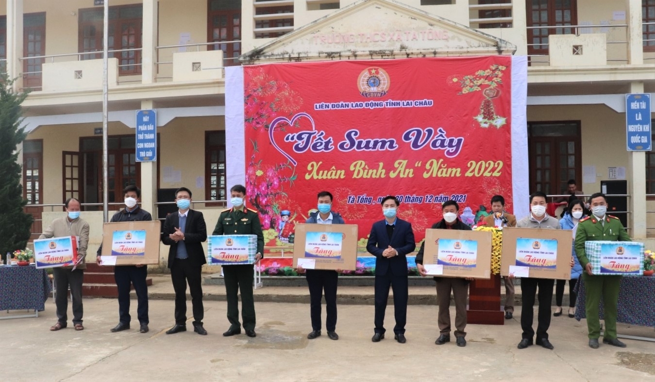 “Tết sum vầy” ở xã miền núi Lai Châu