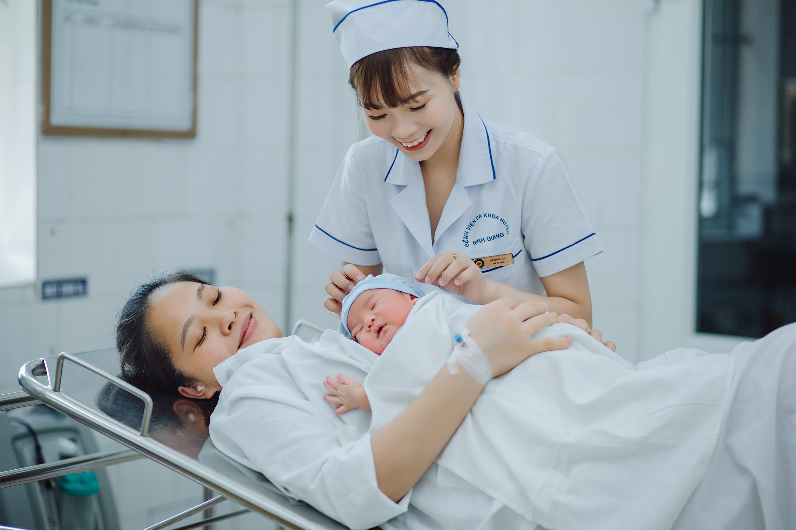 nữ hộ sinh Hà Thị Hoài Thu, là nữ hộ sinh giỏi về chuyên môn, nhiệt huyết với nghề, được bệnh nhân , người nhà bệnh nhân và đồng nghiệp yêu quý. nữ hộ sinh Hà Thị Hoài Thu là nữ hộ sinh giỏi về chuyên môn nhiệt huyết với nghề được bệnh nhân người nhà bệnh nhân và đồng nghiệp yêu quý