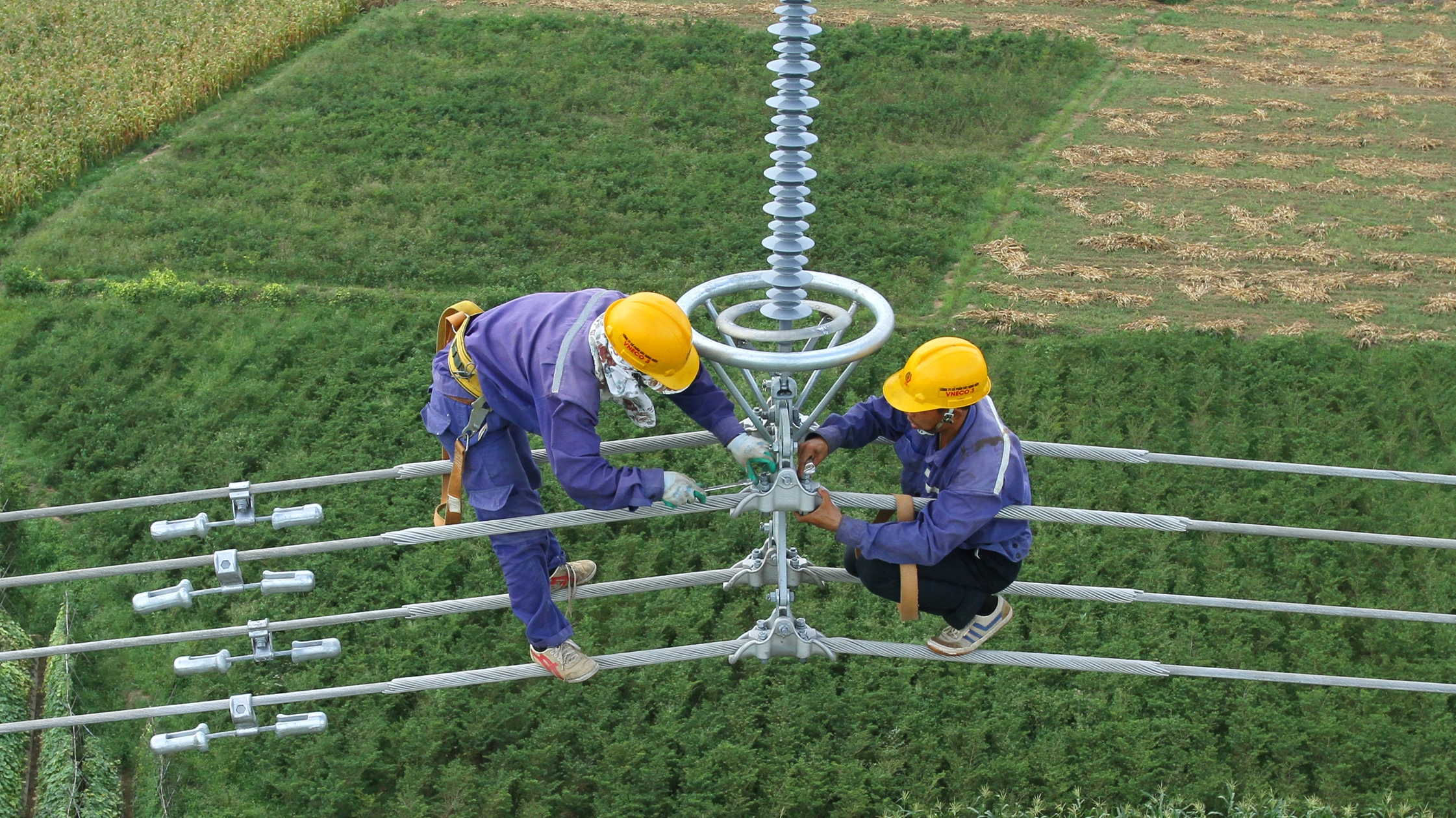 Bộ LĐ-TB&XH đề xuất tăng lương tối thiểu vùng 6% từ ngày 1/7/2022