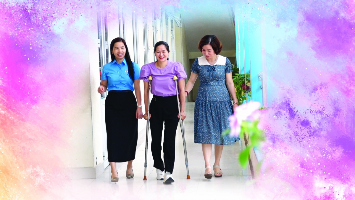 Cô giáo chống nạng - Ngọn lửa không bao giờ tắt trên bục giảng