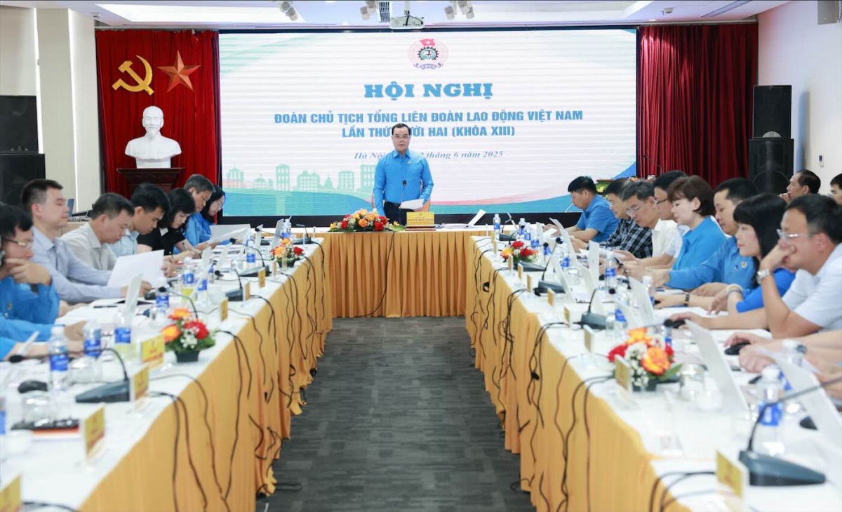 Cán bộ được sắp xếp ra sao  sau khi giải thể tổ chức công đoàn trong cơ quan nhà nước?