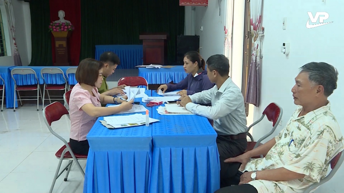 Cán bộ công chức được điều chuyển về xã sẽ hưởng mức lương thế nào?