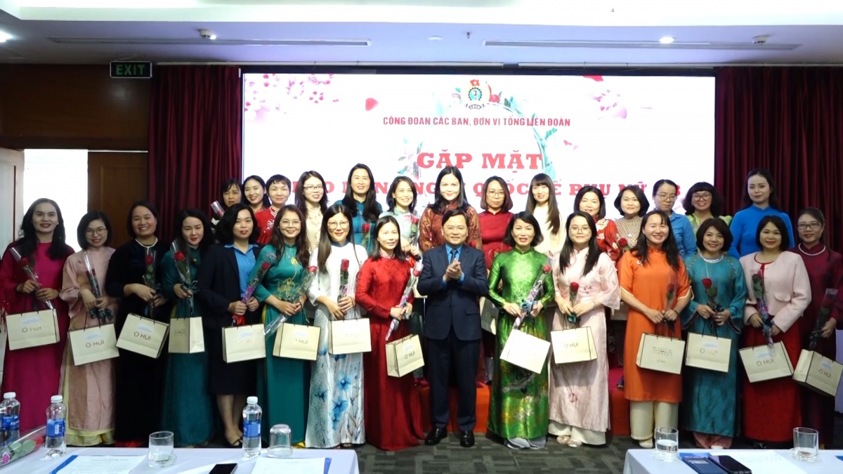 Gặp mặt cán bộ nữ Cơ quan Tổng Liên đoàn Lao động Việt Nam nhân dịp 8/3