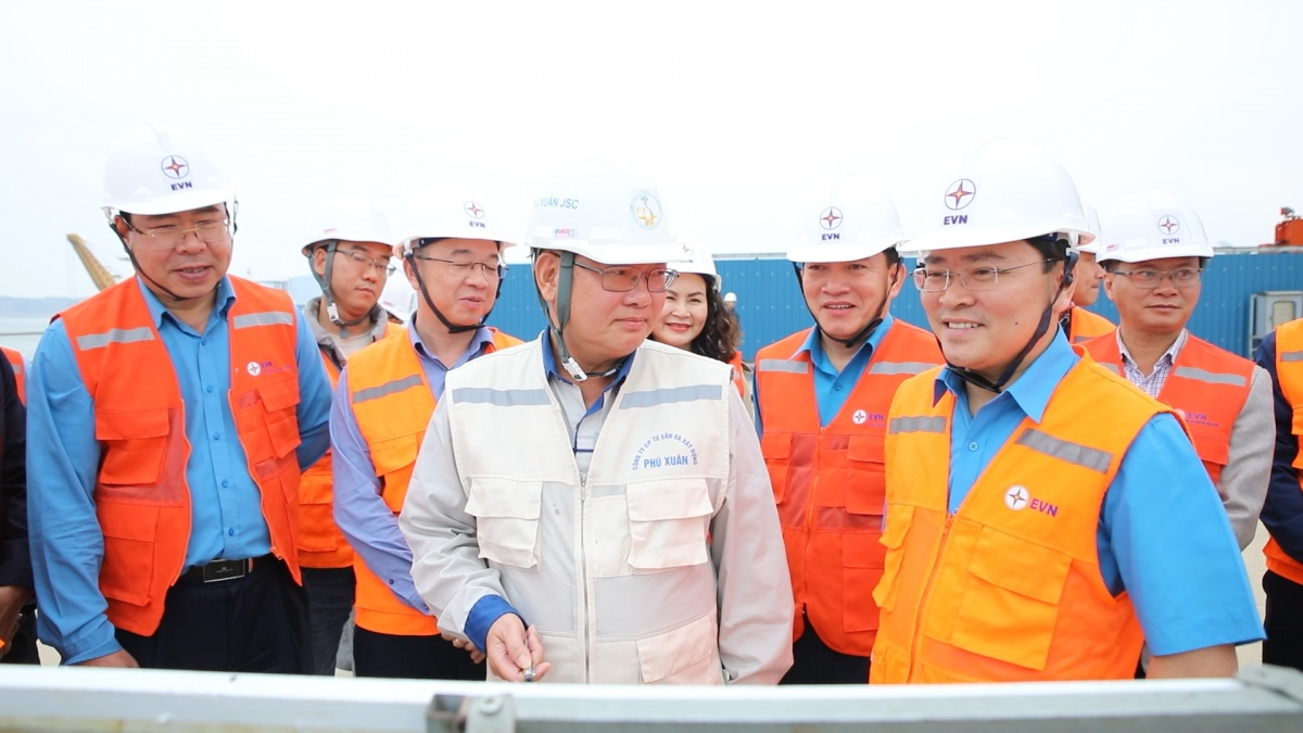 Chủ tịch Tổng LĐLĐ Việt Nam thăm, động viên người lao động tại Trung tâm Điện lực Quảng Trạch